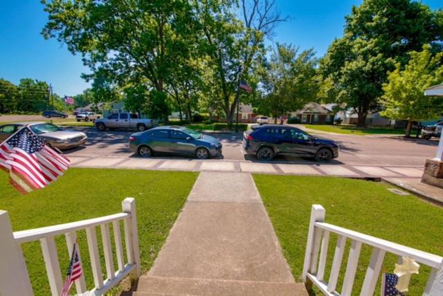 Historic Town Square Bungalow In Heart Of Brighton Atoka Buitenkant foto